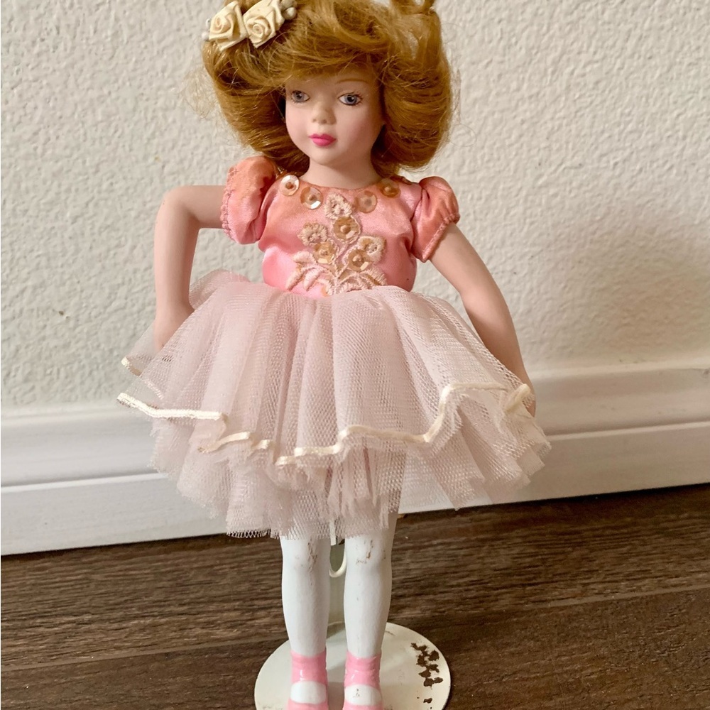 Vintage Balet recital Avon porcelain Doll 1991